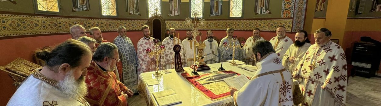 Kremtimi i Jetëndërrimit të Apostull dhe Ungjillor Joan Theologut, si edhe festimi i ditës së emrit të Mitropolitit të Korçës Hirësisë së Tij Imzot Joanit. Foto album