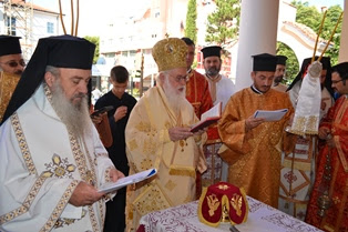 Kryepiskopi Anastas shenjtëroi kishën “Lindja e Krishtit”, Shkodër