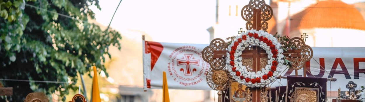 E Premtja e Madhe. Vajtimet e Përmbivarrëshme. Procesioni i Epitafeve. Foto album, video.