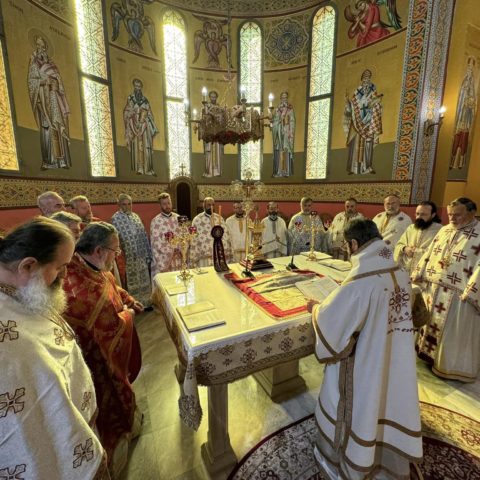 Kremtimi i Jetëndërrimit të Apostull dhe Ungjillor Joan Theologut, si edhe festimi i ditës së emrit të Mitropolitit të Korçës Hirësisë së Tij Imzot Joanit. Foto album